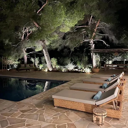 Beautiful 3 Minutes Near Cala Jondal וילה *