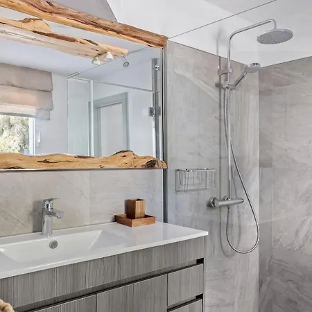 Beautiful 3 Minutes Near Cala Jondal Villa *