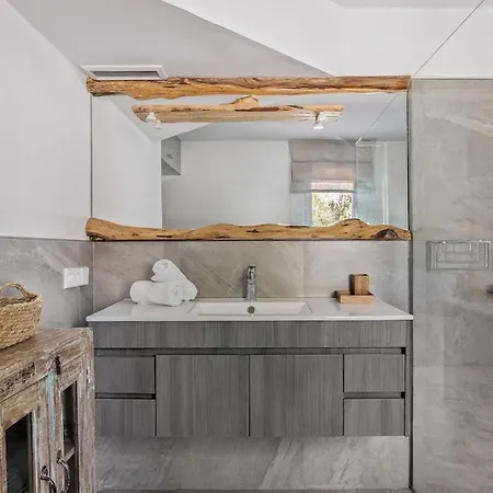 Beautiful 3 Minutes Near Cala Jondal Villa *